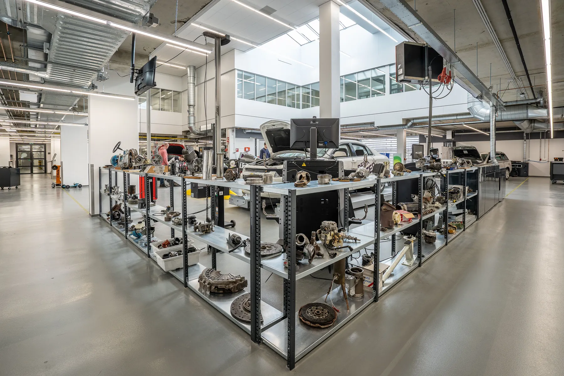 Industrial machinery, spare parts and international supply — view 3
